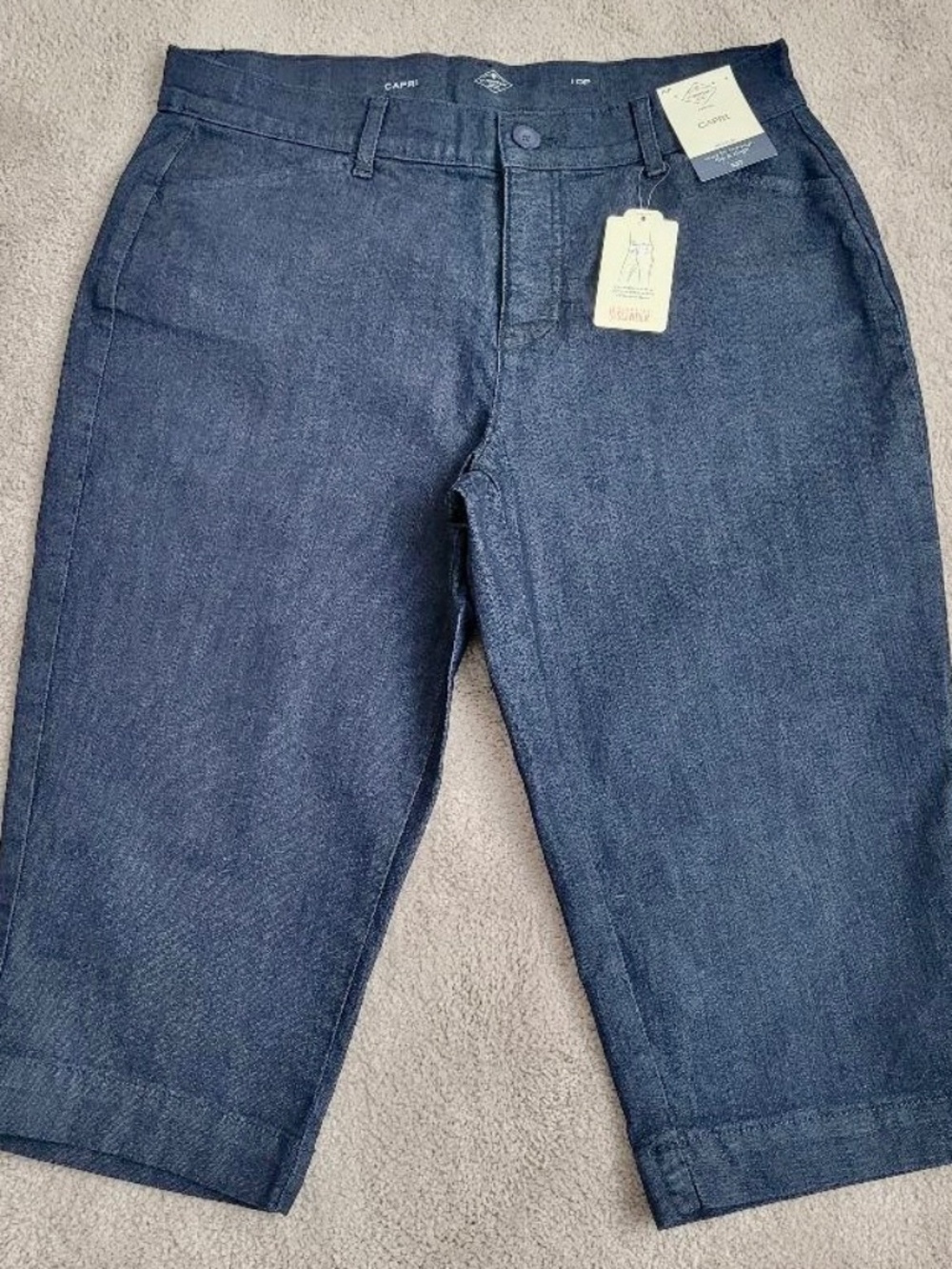 ST. JOHN’S BAY WOMEN’S PETITE MID RISE CAPRI SIZE 10P BLUE